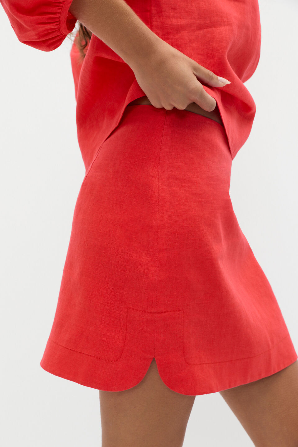 Linen Curve Hem Mini Skirt
